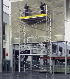 Zarges Rollmaster 2T Z600 Professional alaptartós, dupla széles alumínium gurulóállvány 1.80x1.35m járólappal 200mm-es állítható kerékkel