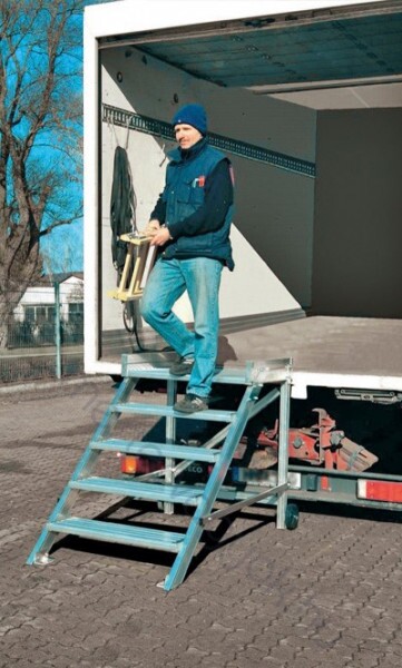 Krause gurítható lépcső dobogóval alumíniumból 600mm széles fokokkal - 2 lépcsős